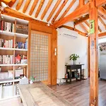 Dalzip Bukchon Hanok Guesthouse