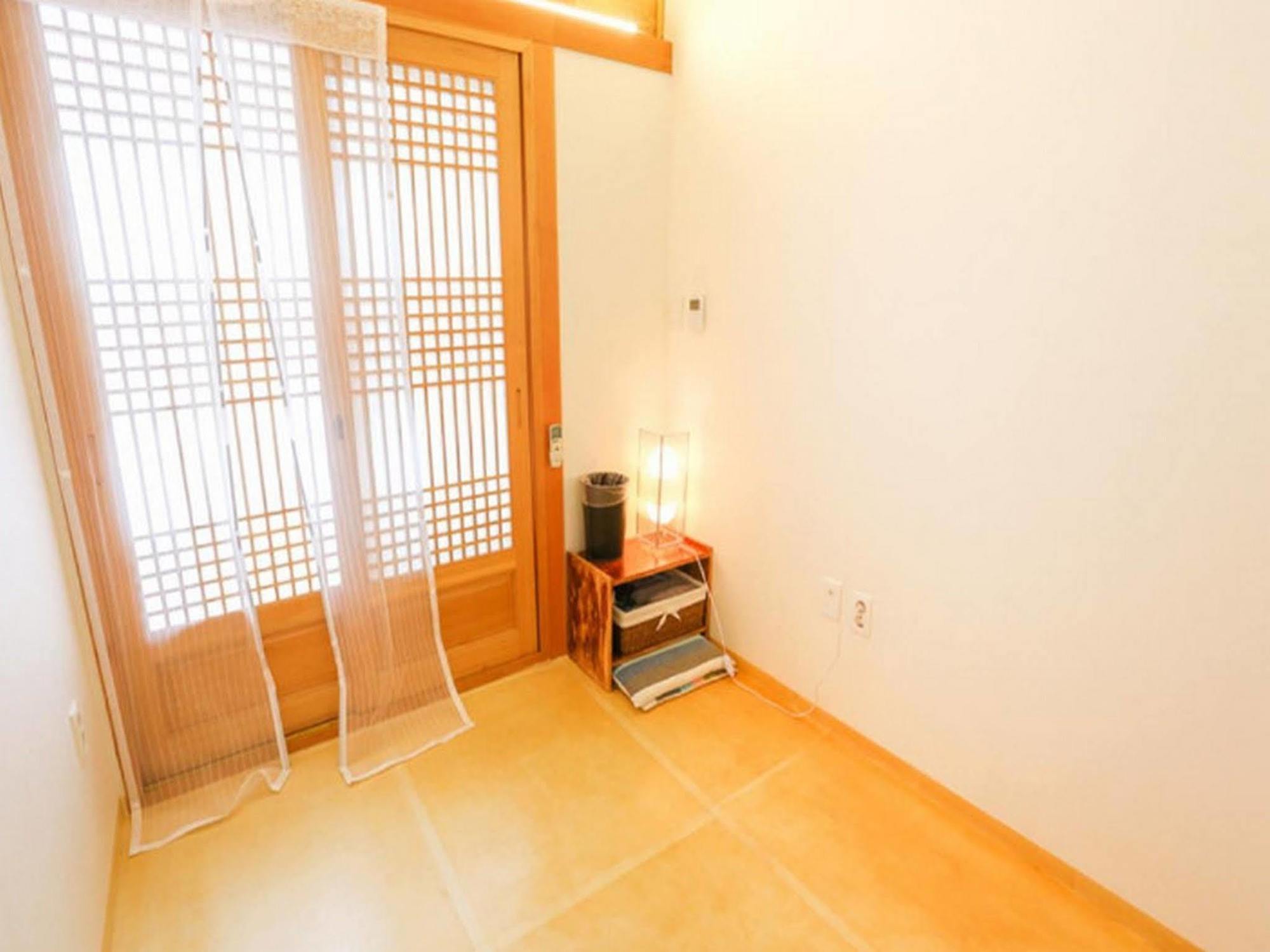 Dalzip Bukchon Hanok Hotel 2*